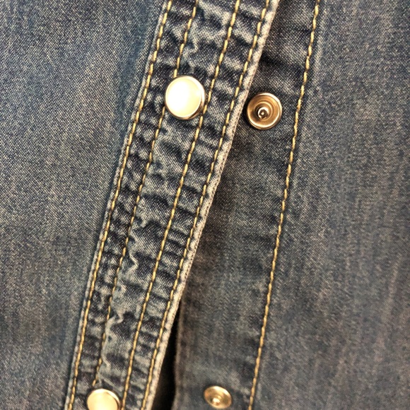 Charlie Denim Button Down Size M - Picture 4 of 4